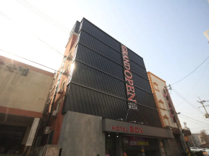 Box Hotel