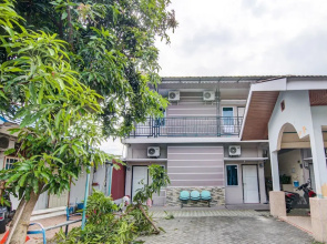 Hotel O Raya Guest House Syariah