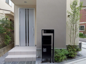 Nishi-Sugamo Guest House. 2min to Nishi-Sugamo Sta. 13min to Ikebukuro Sta.
