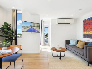 Stunning 1-bed by Victoria Park With Pool & Gym