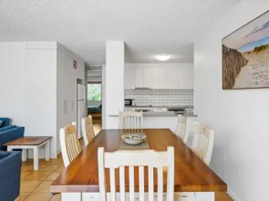 2/56 Lawson Street@Clarkes Beach