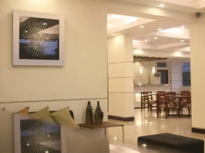 OYO 543 Negrense Suites