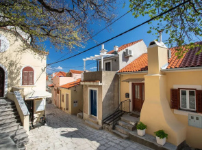 Adorable Holiday Home Located Near the Beach