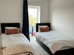 Luxury 2-bed Flat in Lakeside, West Thurrock