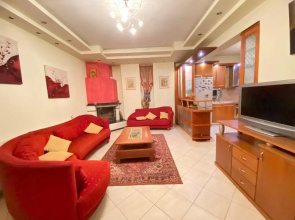 Florina House - Spacious with 2 Bedrooms and mountain view