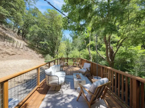 Mill Creek by Avantstay Modern Design, Patio, Hot Tub