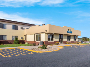 Days Inn by Wyndham Newton