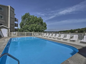 Boat Dock + Pool Access! Osage Beach Condo