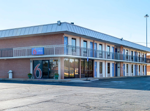 Motel 6 Perry, GA