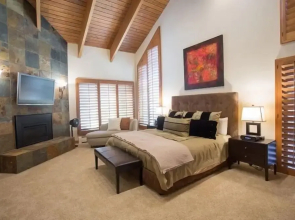 Pinnacle at Deer Valley Resort - Four Bedroom Condo with Hot Tub #1065 4 Condo