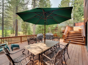 Hot Tub & Deck: Truckee Golf Course Home