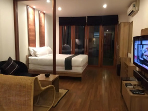 5ive Beach House Hotel