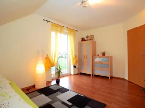 4526 Private Single Rooms