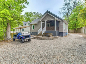 Little River Cottage with Deck