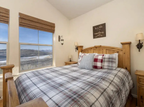 Peak View Drive 3 Bedroom Townhouse by RedAwning