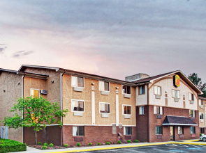 Super 8 by Wyndham Baltimore/Essex Area
