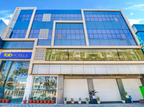 FabHotel Pishori Inn