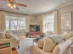 Private Yard & Water Views: Cozy Urbanna Cottage