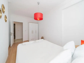 Riverside Flat Close to Beach