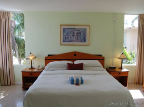 Alcazar Resort- Gay Mens Resort