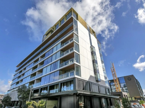 QV Modern Waterfront Apartment - 857