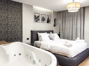 The 1bdr Slate Space w/ Jacuzzi 5min to CAI Airport