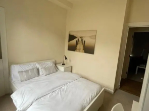 Beautiful 2 Bedroom Apartment- Prime location, Aberdeen centre