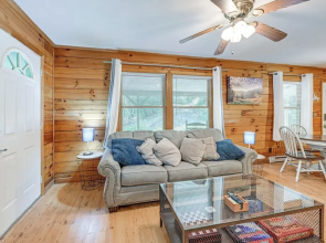 Cabin w/ Hot Tub, Near Smoky Mountains Natl Park!
