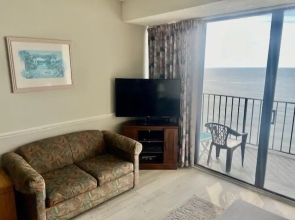 Royal Garden Resort 1510 2 Bedroom Condo by RedAwning