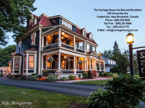Carriage House Inn