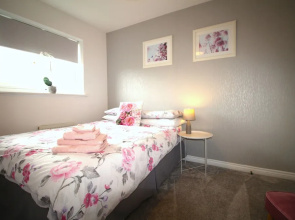 2 Bed House - Large Garden - Fully Refurbished