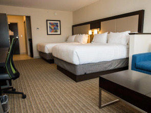 Holiday Inn Express & Suites Marietta