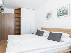 Elisabeth Downtown Apartments by UrbanRent