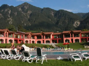 Apartment on Lake Idro With Pool