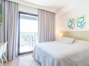 Studio Elegante com Varanda e Tima Localiza o