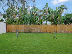 Retro Getaway in Oakland Park
