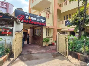 Goroomgo Moon CT Road Puri