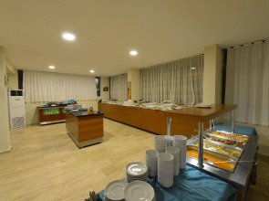 Kaftans City Hotel by RRH&R