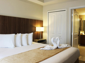 The Point Hotel & Suites