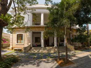 La Villa Hotel