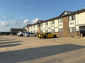 Budget Inn and Suites