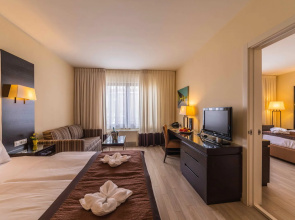 Lions Garden Hotel