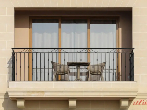 Gem Beachfront Apt With Amazing Bay and Sea Views