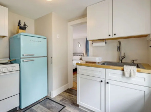 1 Mi to Ferry: 'sea Street Cottage' in Hyannis