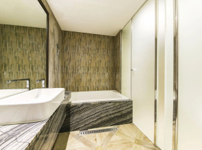 Zenith Hotel