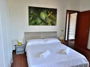 Greenery Loft - Sleeps 4 Lake View Terrace in Pai Di Torri del Benaco