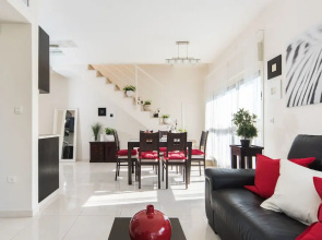 Spacious Duplex with Terrace 3-min From the Beach