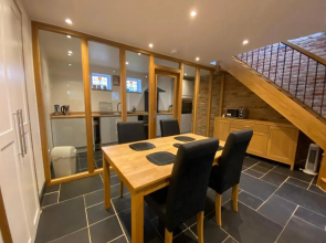 New Bury Cottage near Goodwood