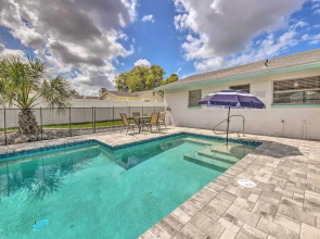 Apollo Beach Gem w/ Pool: 'the Flamingo House'