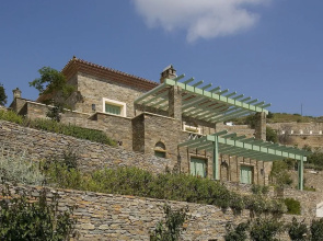 Sun-rock house by the sea by VillaRentalsgr